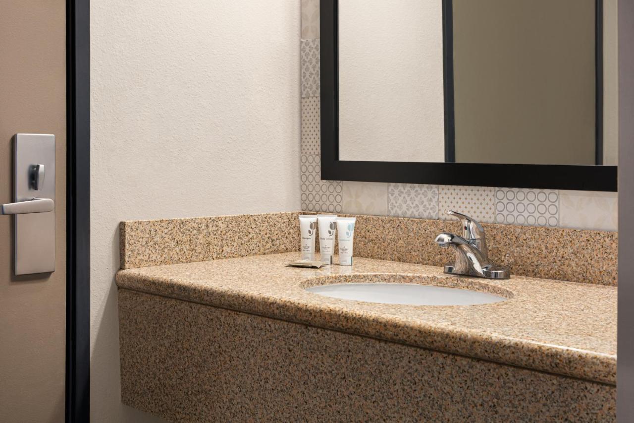 Country Inn & Suites By Radisson, Dunn, Nc Bagian luar foto