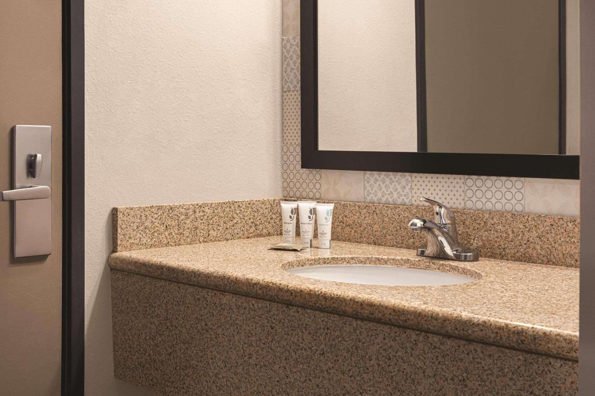 Country Inn & Suites By Radisson, Dunn, Nc Bagian luar foto